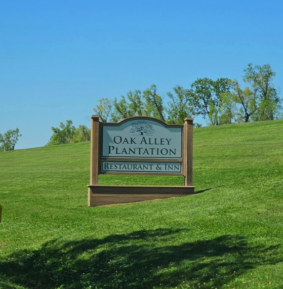 The Oak Alley Plantation Restaurant & Inn sign on the grounds